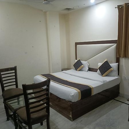Hotel Ringer Nowe Delhi Zewnętrze zdjęcie